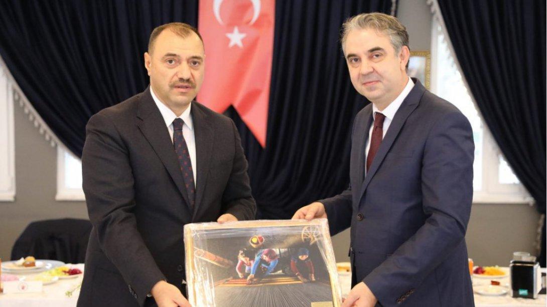 Türkiye Birincisi Öğretmenimizin Fotoğrafları İl Milli Eğitim Müdürlüğünde Sergilenecek